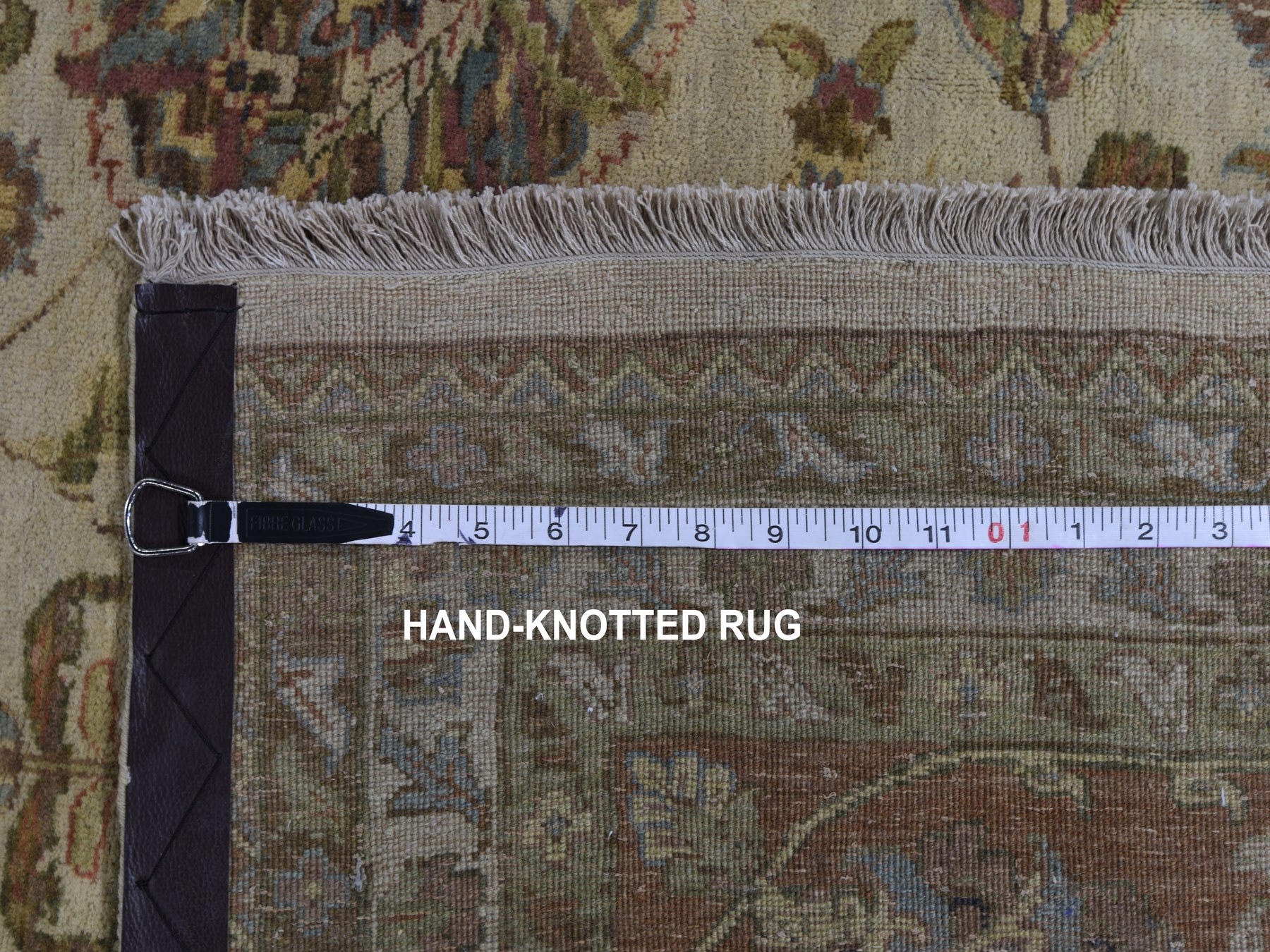 Traditional Rugs LUV447912
